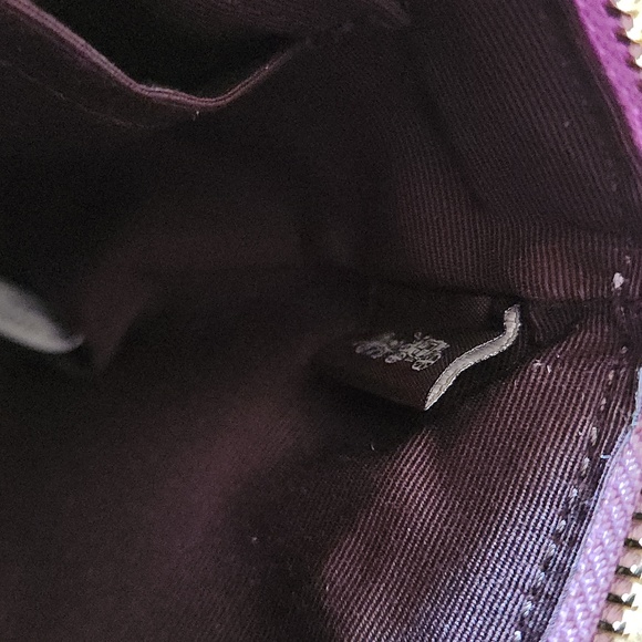 Gorgeous NWT Coach Lilac Berry Leather Corner Zip Wristlet 🩷💜 - Picture 9 of 13